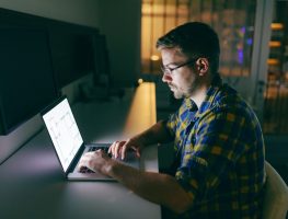 Hora extra: veja como calcular (até no home office)