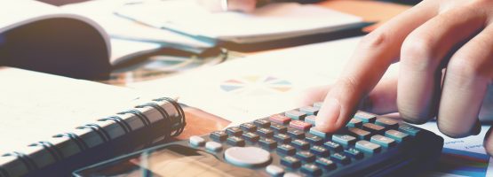 Redução de previsões para juros, inflação e PIB deve estabilizar salários