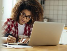 Cursos gratuitos de TI para mulheres: 20 mil vagas em SP