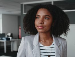 Como as mulheres podem exigir equidade salarial?