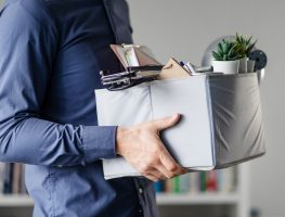 Pedir demissão na quarentena: riscos, direitos e como comunicar